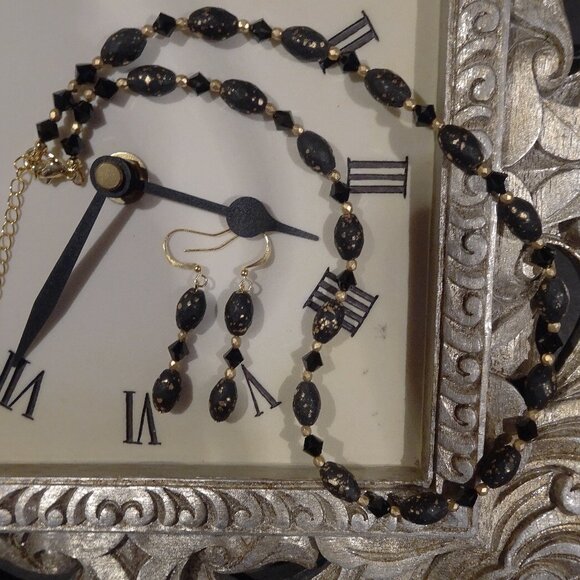 Handmade necklace/earring set in black with gold accents - Picture 8 of 12